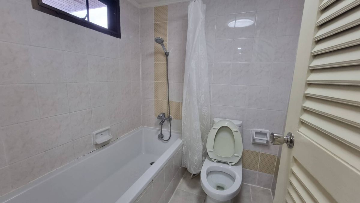 ให้เช่าสุขุมวิท อโศก ทองหล่อ : Pet friendly พร้อมพงษ์ ให้เช่าอพาร์ทเมนท์ 3ห้องนอน 4 ห้องน้ำ 280 ตร.ม. ชั้น 12 มีรถตุ๊กๆให้บริการ ฟรี Wifi