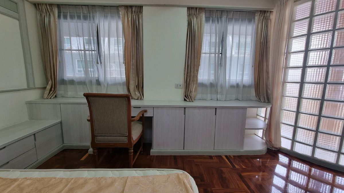 ให้เช่าสุขุมวิท อโศก ทองหล่อ : Pet friendly พร้อมพงษ์ ให้เช่าอพาร์ทเมนท์ 3ห้องนอน 4 ห้องน้ำ 240 ตร.ม.  ชั้น 6 มีรถตุ๊กๆให้บริการ ฟรี Wifi