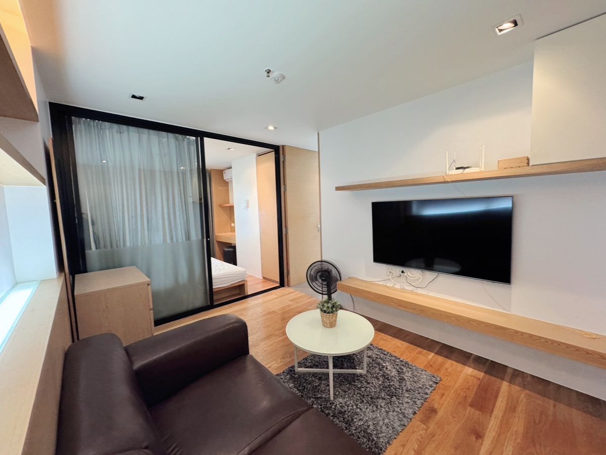 ให้เช่าคอนโดพระราม 9 เพชรบุรีตัดใหม่ RCA : RENT !! Condo Lumpini Place, MRT Rama 9, 1 Bed, Tower D, Floor 22, 34 sq.m., 15,000 Baht 