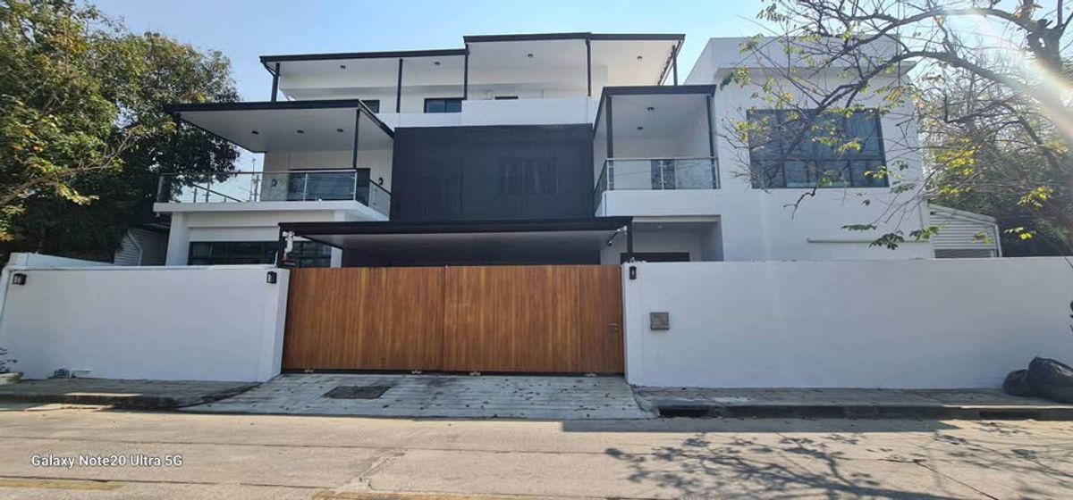 For RentHouseOnnut, Udomsuk : 3-storey detached house, beautifully decorated for rent in Onnut-Pridi Phanomyong area, near St Andrews International School Bangkok, Primary School, just 1 km.