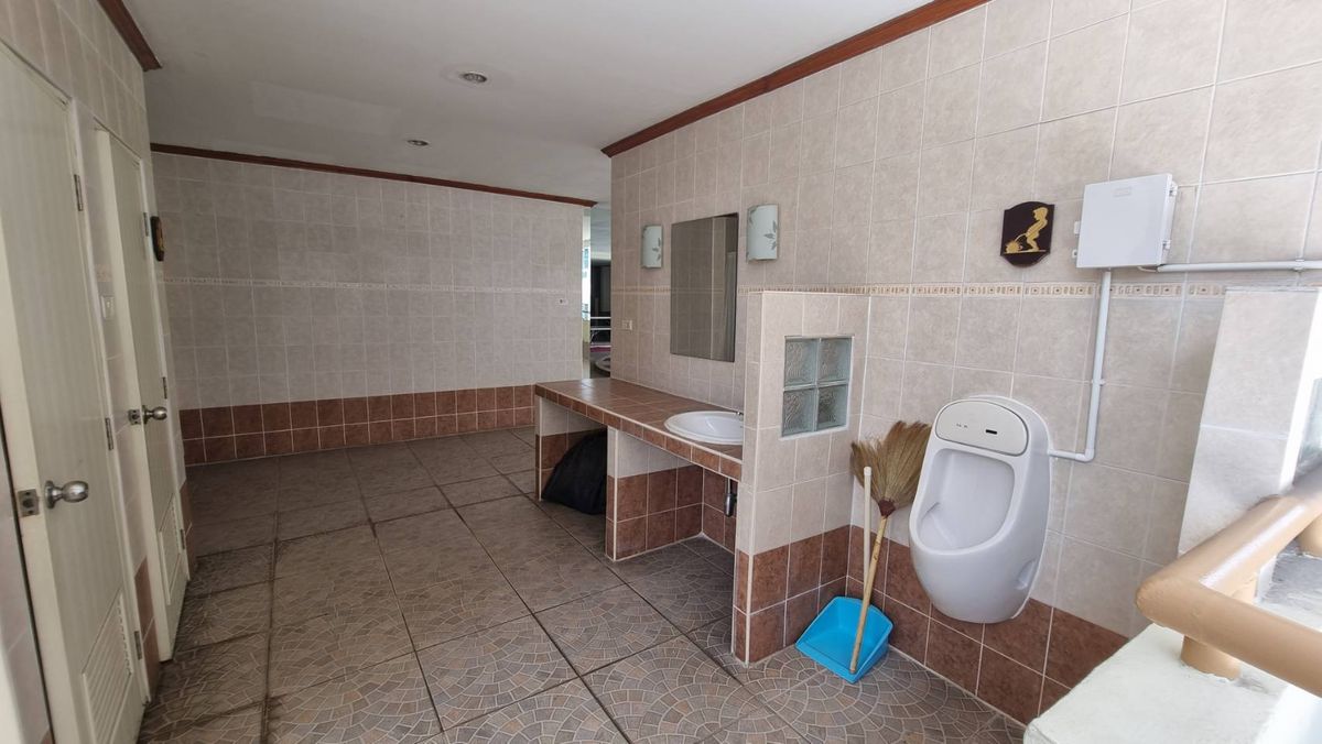 ให้เช่าสุขุมวิท อโศก ทองหล่อ : Pet friendly พร้อมพงษ์ ให้เช่าอพาร์ทเมนท์ 3ห้องนอน 4 ห้องน้ำ 280 ตร.ม. ชั้น 12 มีรถตุ๊กๆให้บริการ ฟรี Wifi