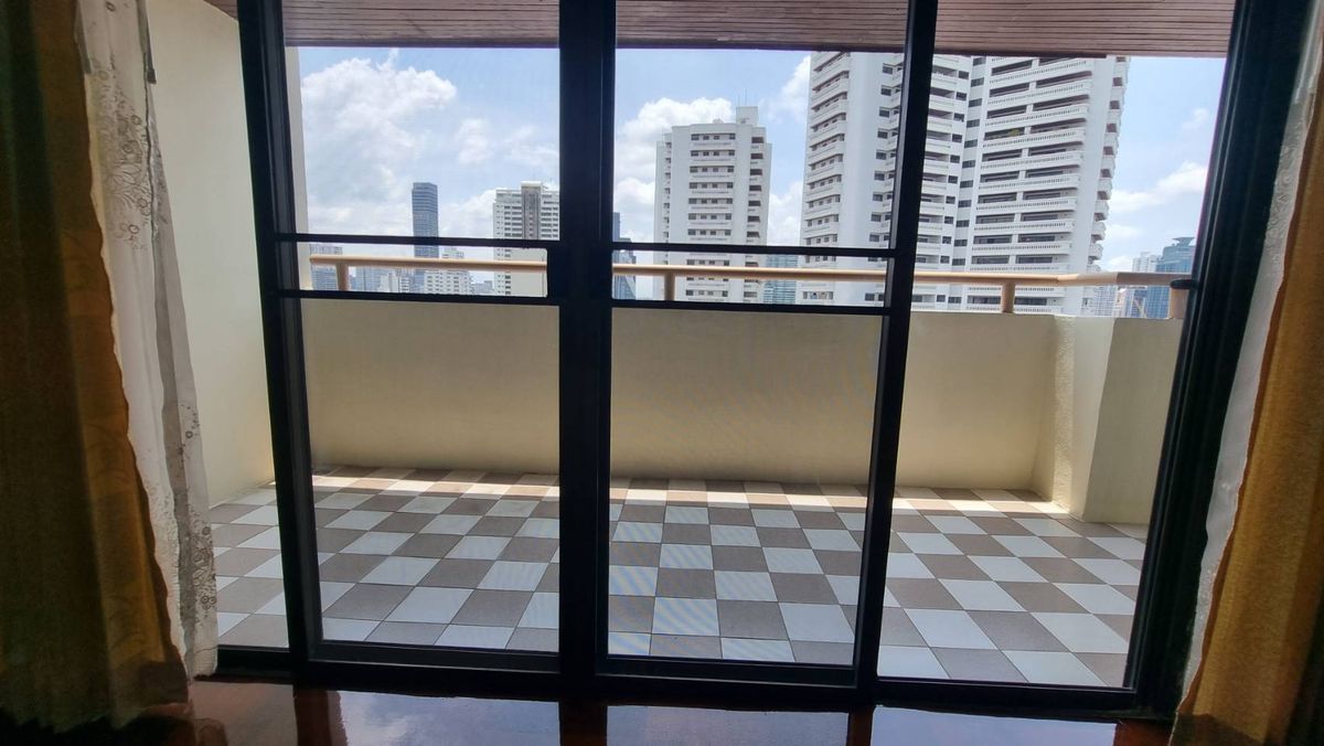 ให้เช่าสุขุมวิท อโศก ทองหล่อ : Pet friendly พร้อมพงษ์ ให้เช่าอพาร์ทเมนท์ 3ห้องนอน 4 ห้องน้ำ 280 ตร.ม. ชั้น 12 มีรถตุ๊กๆให้บริการ ฟรี Wifi