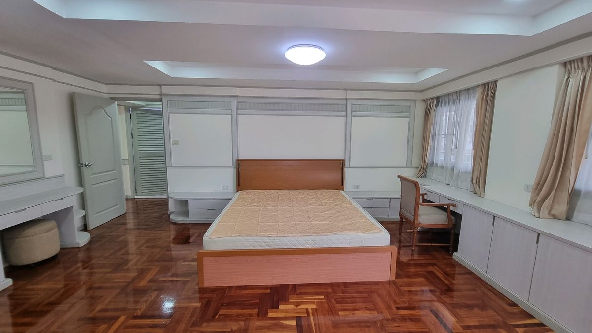 ให้เช่าสุขุมวิท อโศก ทองหล่อ : Pet friendly พร้อมพงษ์ ให้เช่าอพาร์ทเมนท์ 3ห้องนอน 4 ห้องน้ำ 240 ตร.ม.  ชั้น 6 มีรถตุ๊กๆให้บริการ ฟรี Wifi