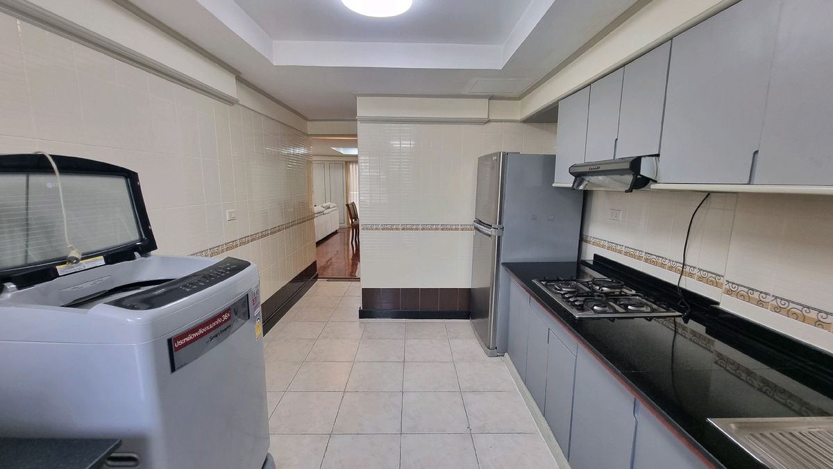 ให้เช่าสุขุมวิท อโศก ทองหล่อ : Pet friendly พร้อมพงษ์ ให้เช่าอพาร์ทเมนท์ 3ห้องนอน 4 ห้องน้ำ 240 ตร.ม.  ชั้น 6 มีรถตุ๊กๆให้บริการ ฟรี Wifi