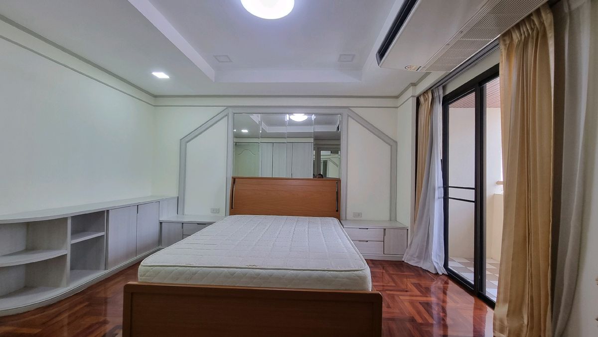 ให้เช่าสุขุมวิท อโศก ทองหล่อ : Pet friendly พร้อมพงษ์ ให้เช่าอพาร์ทเมนท์ 3ห้องนอน 4 ห้องน้ำ 240 ตร.ม.  ชั้น 6 มีรถตุ๊กๆให้บริการ ฟรี Wifi