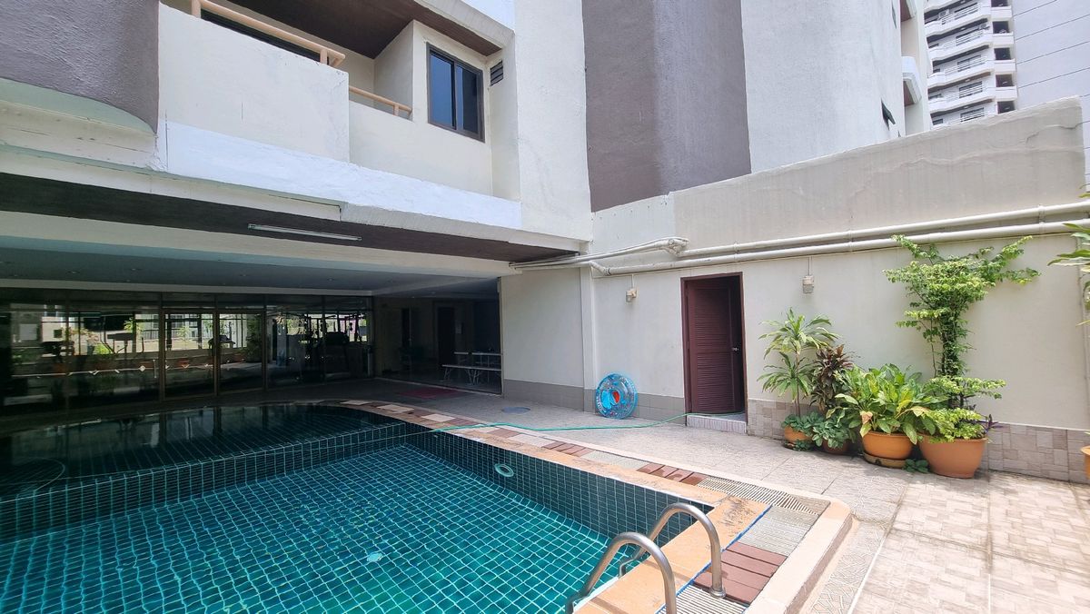 ให้เช่าสุขุมวิท อโศก ทองหล่อ : Pet friendly พร้อมพงษ์ ให้เช่าอพาร์ทเมนท์ 3ห้องนอน 4 ห้องน้ำ 240 ตร.ม.  ชั้น 6 มีรถตุ๊กๆให้บริการ ฟรี Wifi