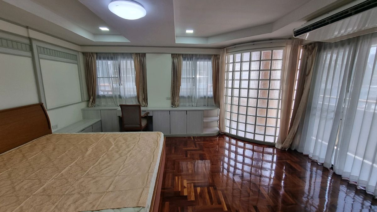 ให้เช่าสุขุมวิท อโศก ทองหล่อ : Pet friendly พร้อมพงษ์ ให้เช่าอพาร์ทเมนท์ 3ห้องนอน 4 ห้องน้ำ 240 ตร.ม.  ชั้น 6 มีรถตุ๊กๆให้บริการ ฟรี Wifi