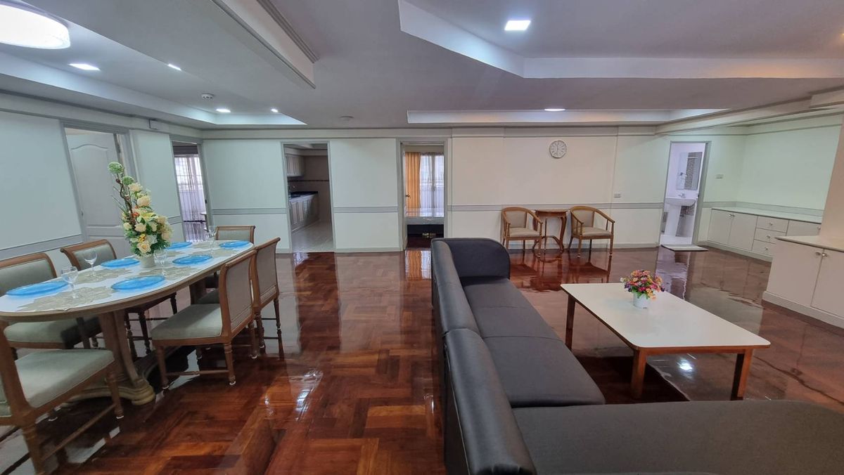 ให้เช่าสุขุมวิท อโศก ทองหล่อ : Pet friendly พร้อมพงษ์ ให้เช่าอพาร์ทเมนท์ 3ห้องนอน 4 ห้องน้ำ 280 ตร.ม. ชั้น 12 มีรถตุ๊กๆให้บริการ ฟรี Wifi