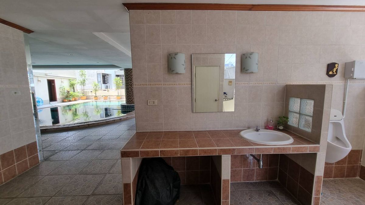 ให้เช่าสุขุมวิท อโศก ทองหล่อ : Pet friendly พร้อมพงษ์ ให้เช่าอพาร์ทเมนท์ 3ห้องนอน 4 ห้องน้ำ 280 ตร.ม. ชั้น 12 มีรถตุ๊กๆให้บริการ ฟรี Wifi