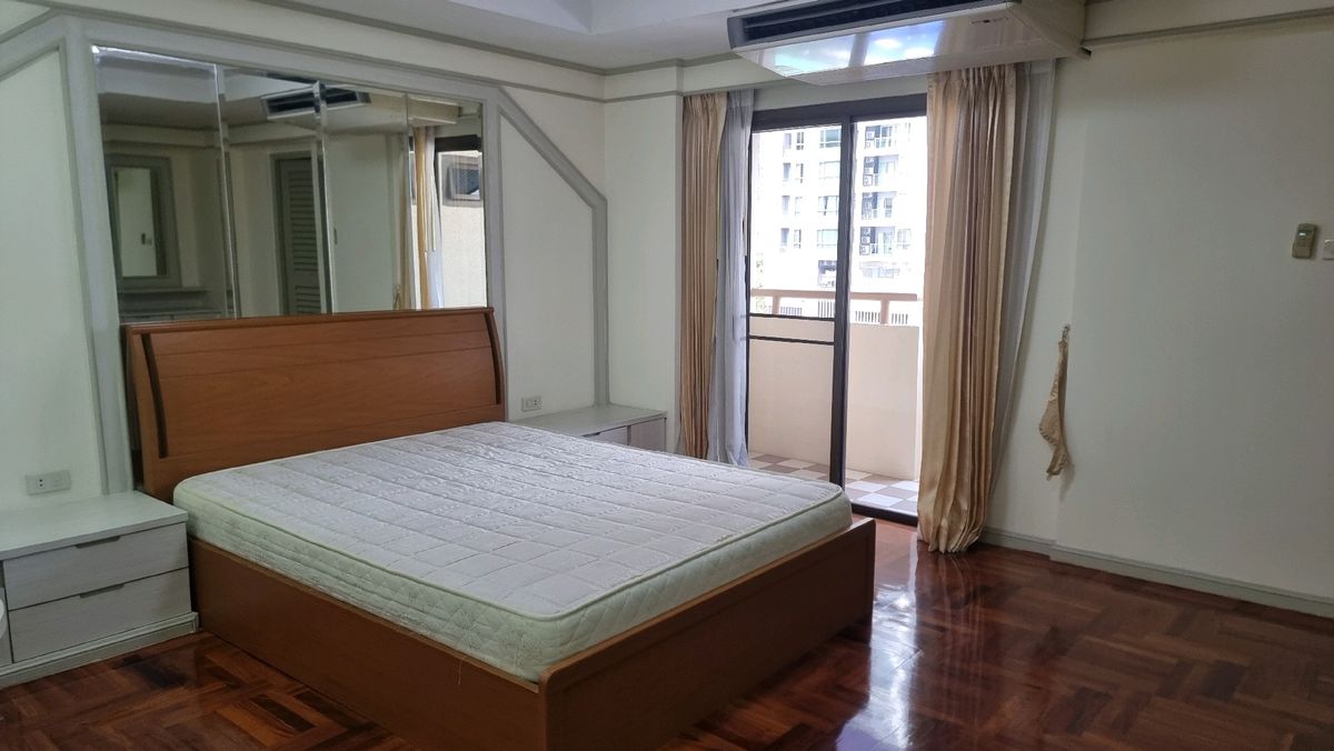 ให้เช่าสุขุมวิท อโศก ทองหล่อ : Pet friendly พร้อมพงษ์ ให้เช่าอพาร์ทเมนท์ 3ห้องนอน 4 ห้องน้ำ 240 ตร.ม.  ชั้น 6 มีรถตุ๊กๆให้บริการ ฟรี Wifi