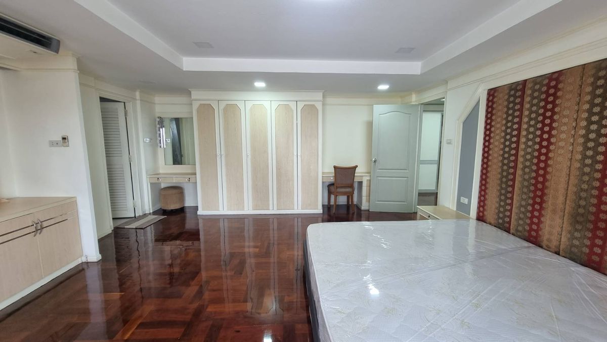 ให้เช่าสุขุมวิท อโศก ทองหล่อ : Pet friendly พร้อมพงษ์ ให้เช่าอพาร์ทเมนท์ 3ห้องนอน 4 ห้องน้ำ 280 ตร.ม. ชั้น 12 มีรถตุ๊กๆให้บริการ ฟรี Wifi