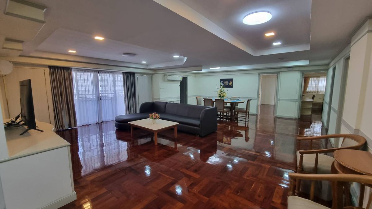 ให้เช่าสุขุมวิท อโศก ทองหล่อ : Pet friendly พร้อมพงษ์ ให้เช่าอพาร์ทเมนท์ 3ห้องนอน 4 ห้องน้ำ 280 ตร.ม. ชั้น 12 มีรถตุ๊กๆให้บริการ ฟรี Wifi