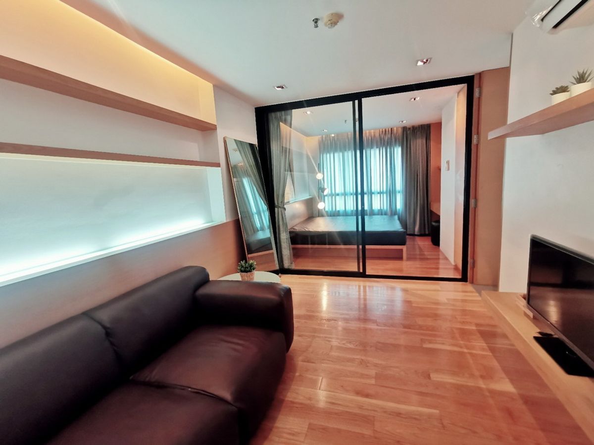 ให้เช่าคอนโดพระราม 9 เพชรบุรีตัดใหม่ RCA : RENT !! Condo Lumpini Place, MRT Rama 9, 1 Bed, Tower D, Floor 22, 34 sq.m., 15,000 Baht 