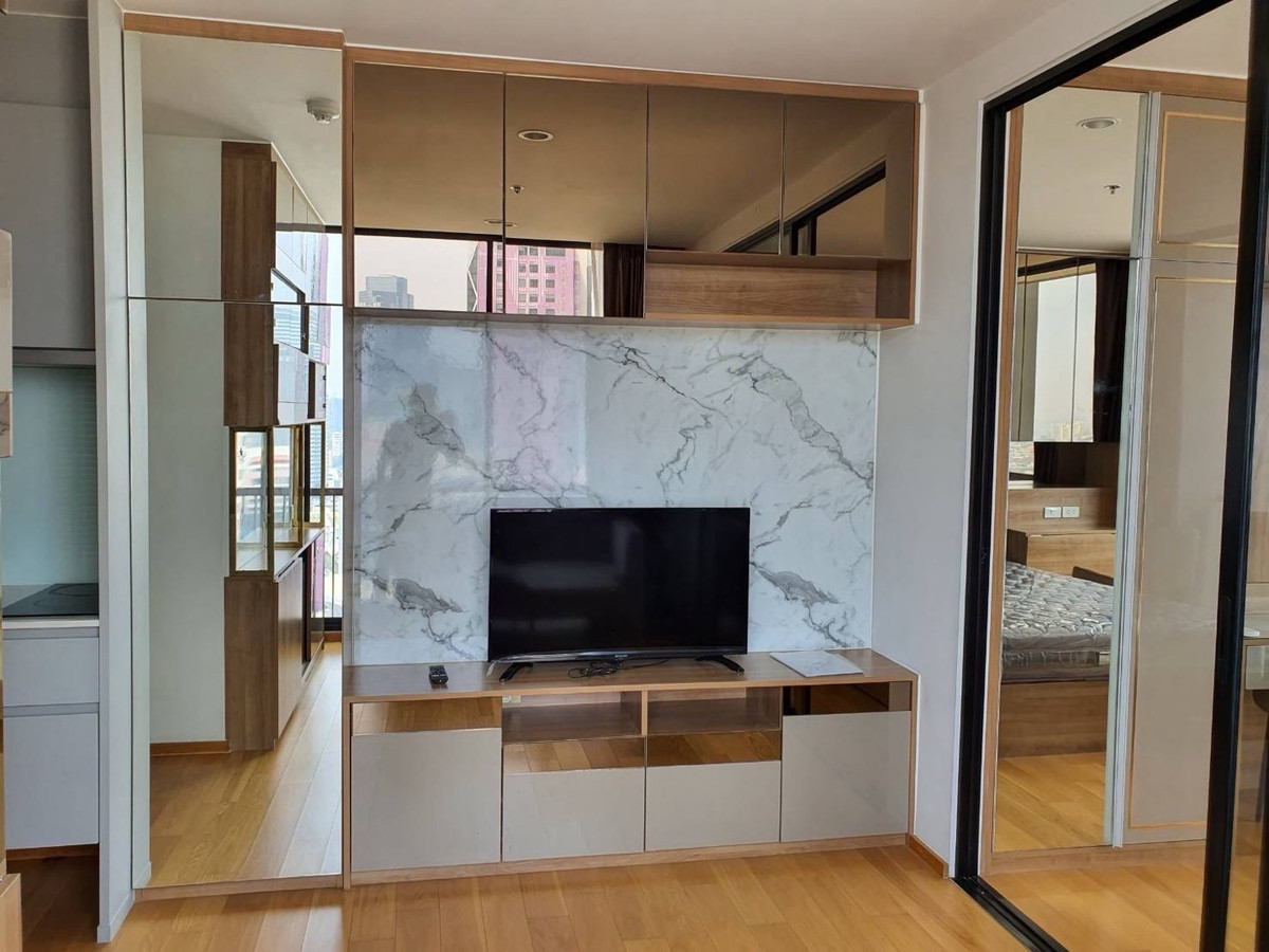 ให้เช่าคอนโดสาทร นราธิวาส : Noble Revo Silom (โนเบิล รีโว สีลม) for Rent (1bed1bath 35sqm)