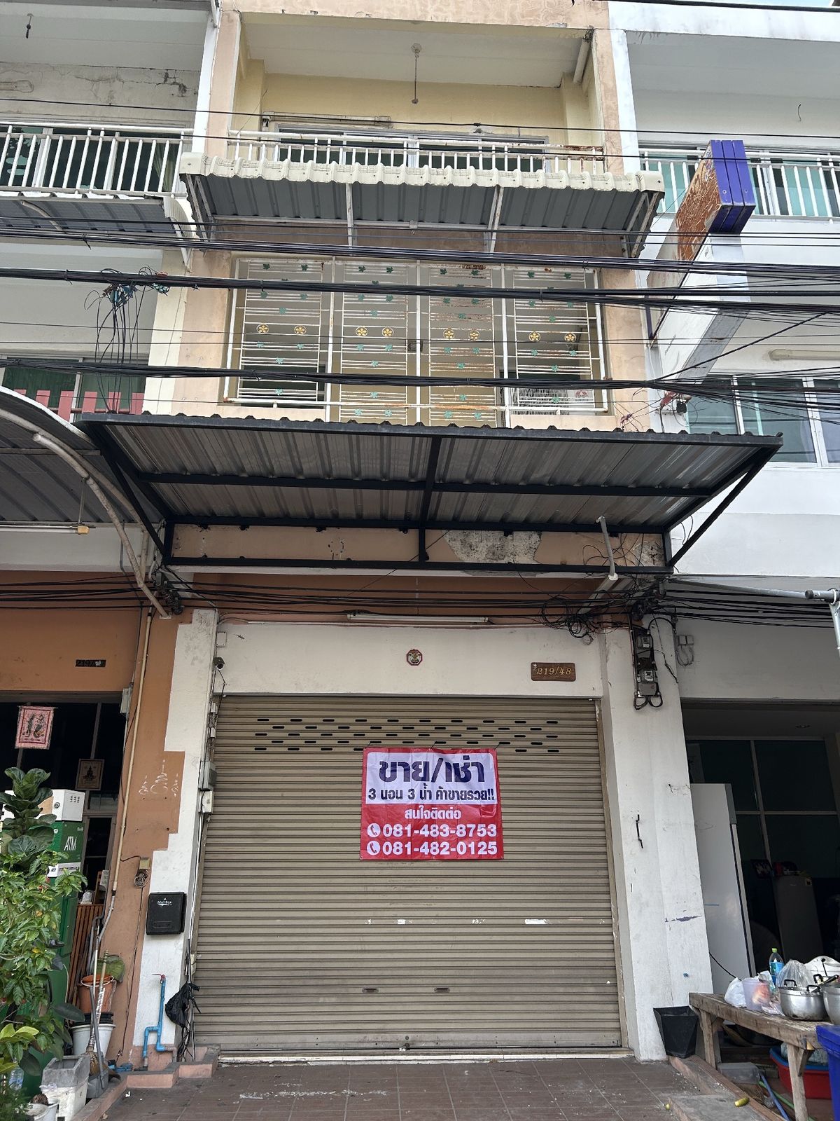 Shop HouseChaengwatana, Muangthong : Selling/renting a front -commercial building. 114 Building 5,700 households in and out alone !!