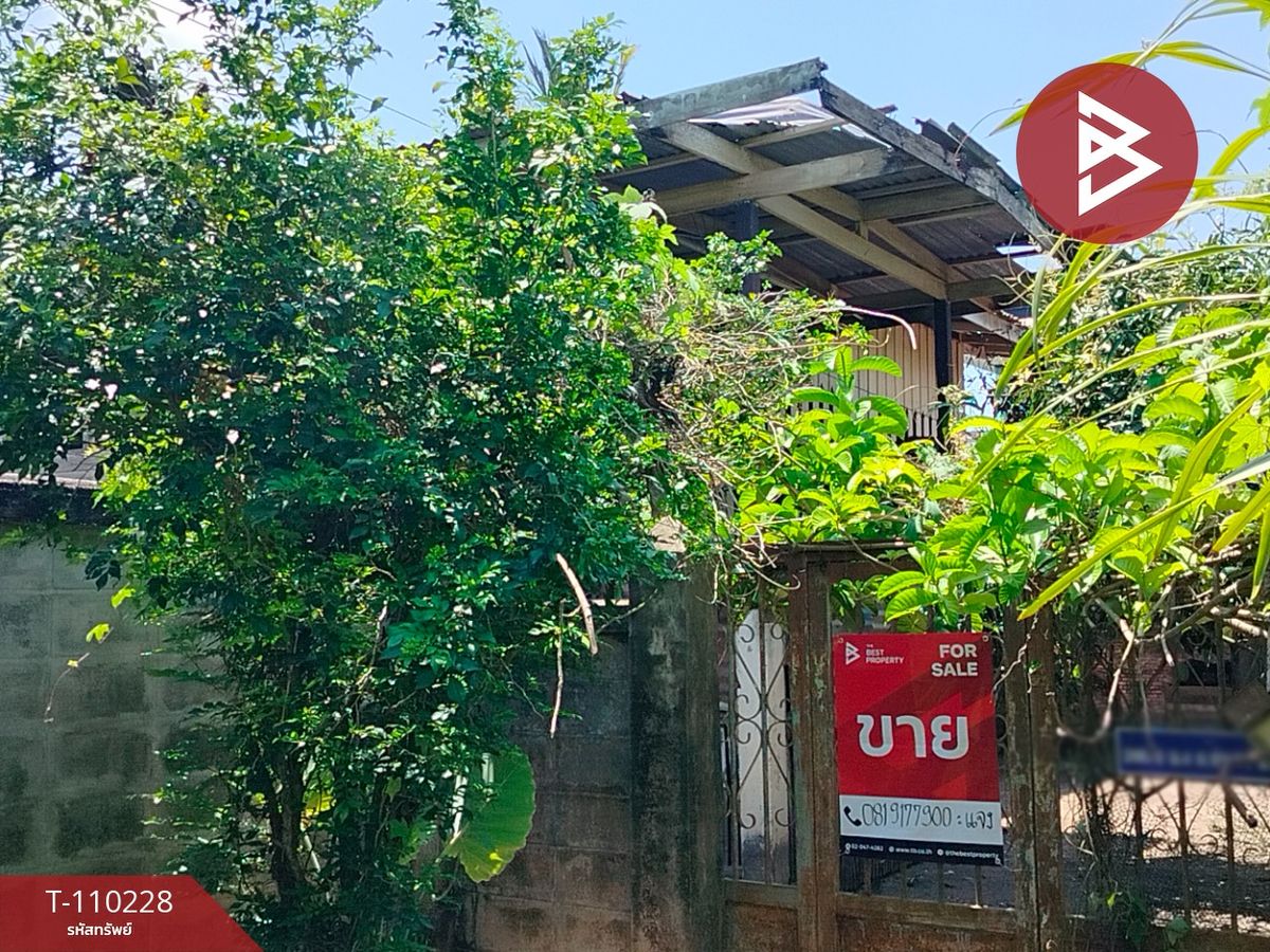 For SaleLandUttaradit : Land for sale with buildings, 3 works, 26 square wah, pole, Uttaradit