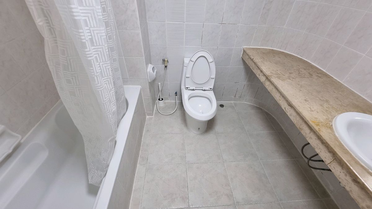 ให้เช่าสุขุมวิท อโศก ทองหล่อ : Pet friendly พร้อมพงษ์ ให้เช่าอพาร์ทเมนท์ 3ห้องนอน 4 ห้องน้ำ 240 ตร.ม.  ชั้น 6 มีรถตุ๊กๆให้บริการ ฟรี Wifi