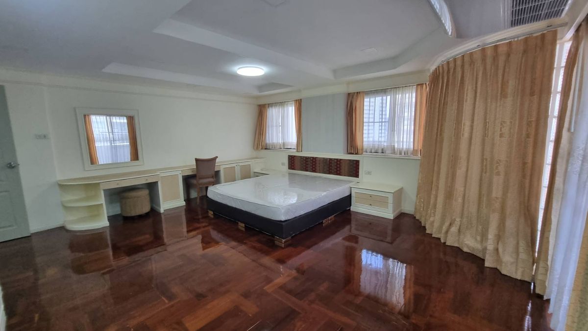 ให้เช่าสุขุมวิท อโศก ทองหล่อ : Pet friendly พร้อมพงษ์ ให้เช่าอพาร์ทเมนท์ 3ห้องนอน 4 ห้องน้ำ 280 ตร.ม. ชั้น 12 มีรถตุ๊กๆให้บริการ ฟรี Wifi