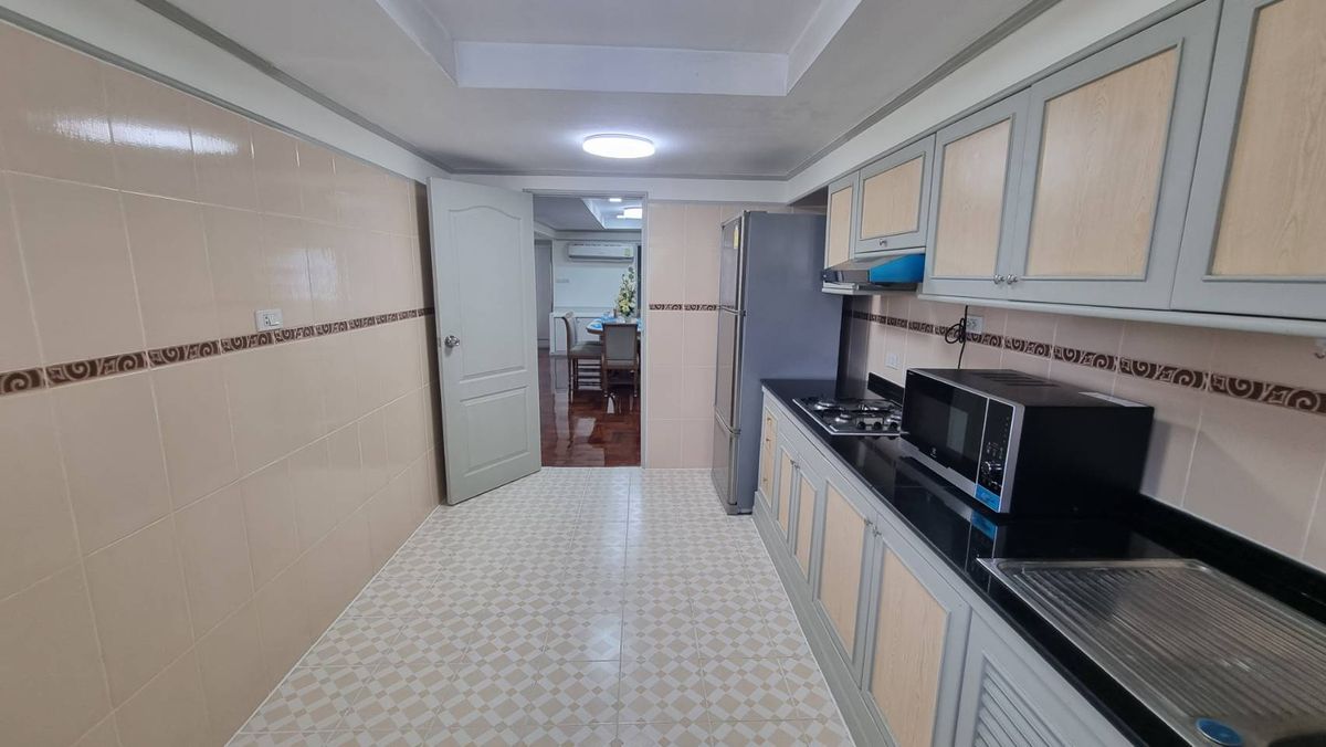 ให้เช่าสุขุมวิท อโศก ทองหล่อ : Pet friendly พร้อมพงษ์ ให้เช่าอพาร์ทเมนท์ 3ห้องนอน 4 ห้องน้ำ 280 ตร.ม. ชั้น 12 มีรถตุ๊กๆให้บริการ ฟรี Wifi