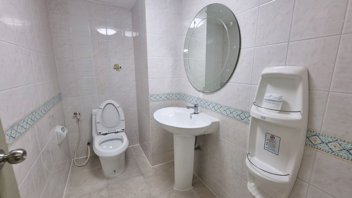 ให้เช่าสุขุมวิท อโศก ทองหล่อ : Pet friendly พร้อมพงษ์ ให้เช่าอพาร์ทเมนท์ 3ห้องนอน 4 ห้องน้ำ 240 ตร.ม.  ชั้น 6 มีรถตุ๊กๆให้บริการ ฟรี Wifi