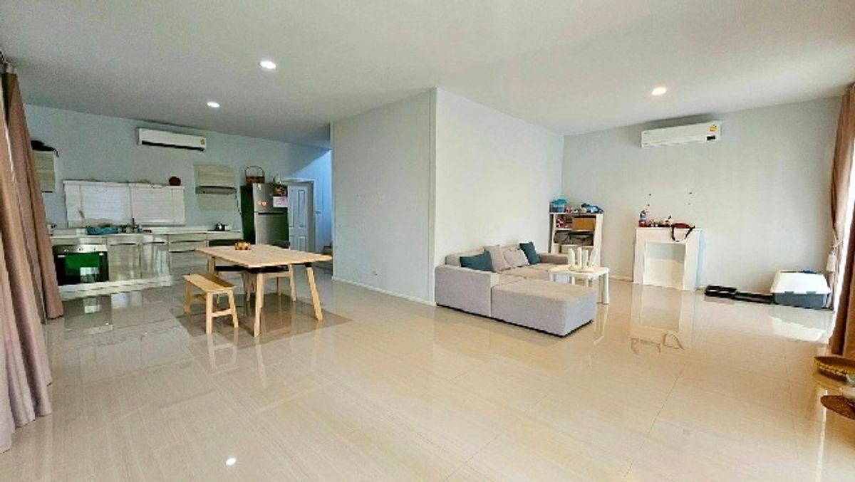 For RentHouseChachoengsao : Rent-Sell 2-story mansion, 4 bedrooms, 4 water 51 sq.w., 200 sq.m., Bang Pakong Piyawet Hospital, 3.6 km, good location, quiet, open, airy
