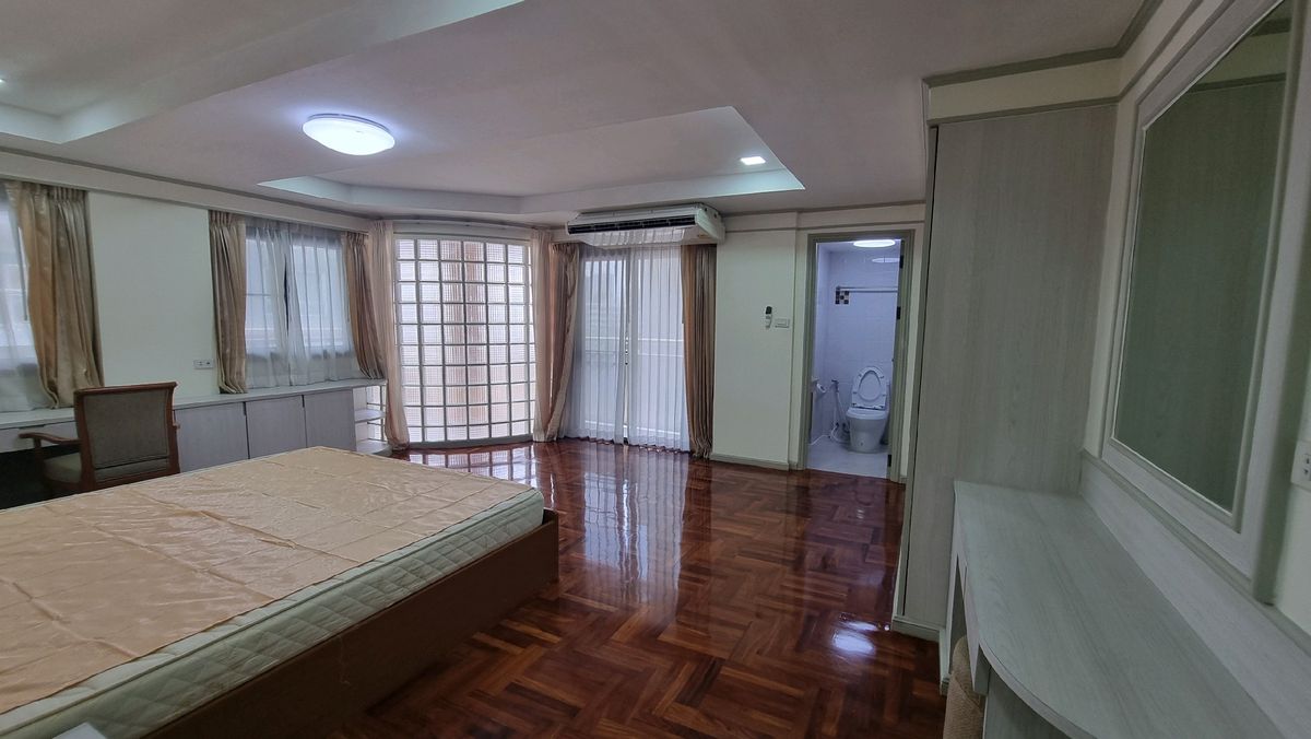 ให้เช่าสุขุมวิท อโศก ทองหล่อ : Pet friendly พร้อมพงษ์ ให้เช่าอพาร์ทเมนท์ 3ห้องนอน 4 ห้องน้ำ 240 ตร.ม.  ชั้น 6 มีรถตุ๊กๆให้บริการ ฟรี Wifi