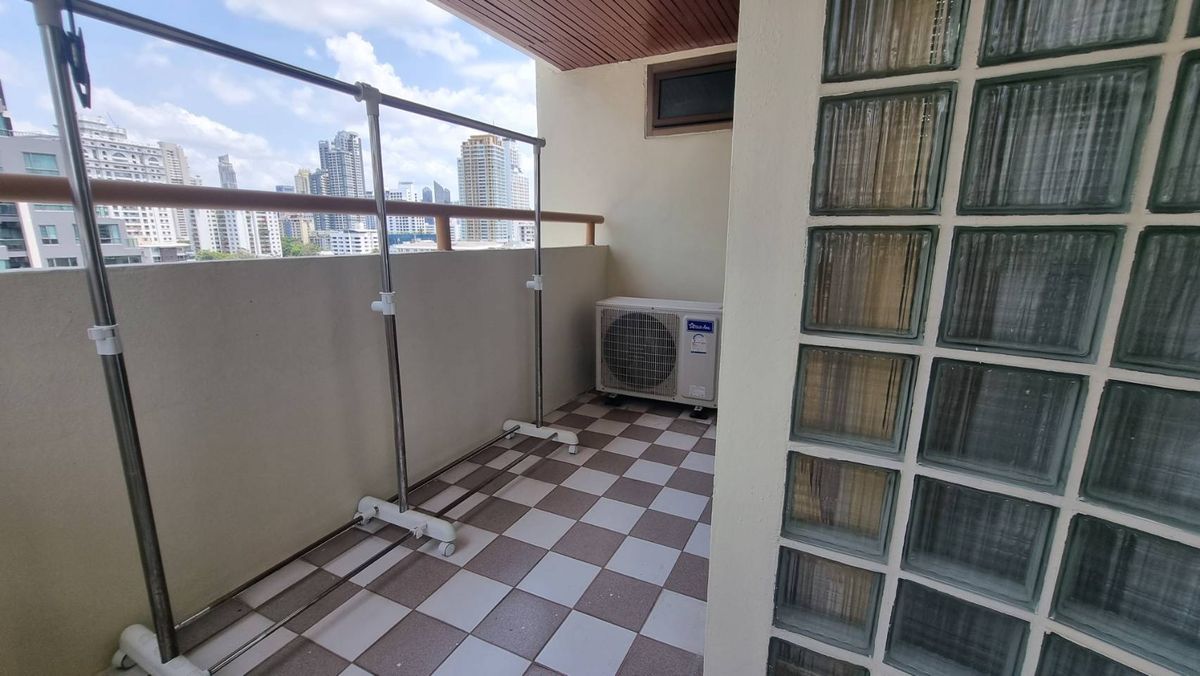 ให้เช่าสุขุมวิท อโศก ทองหล่อ : Pet friendly พร้อมพงษ์ ให้เช่าอพาร์ทเมนท์ 3ห้องนอน 4 ห้องน้ำ 280 ตร.ม. ชั้น 12 มีรถตุ๊กๆให้บริการ ฟรี Wifi