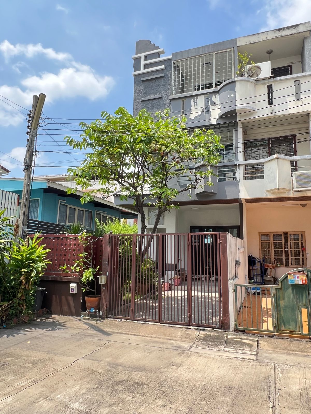 ขายทาวน์โฮมบางนา แบริ่ง ลาซาล : ขาย ทาวน์เฮ้าส์  แฮปปี้แลนด์วิลล์  ซอย ลาซาล 32   สุขุมวิท 105 