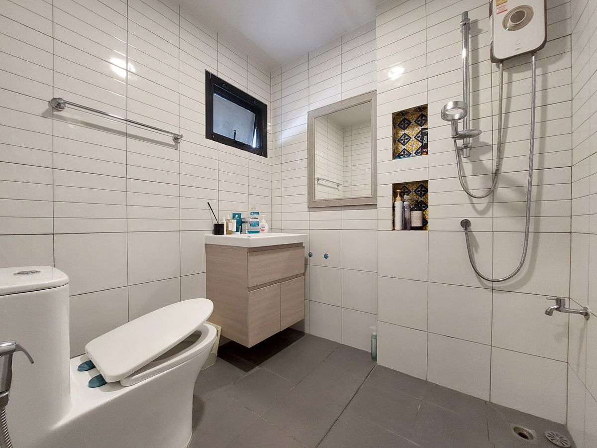 For SaleHouseBangna, Bearing, Lasalle : Large land plot of 200 square wah. With a newly renovated single-storey house, Near Mega Bangna