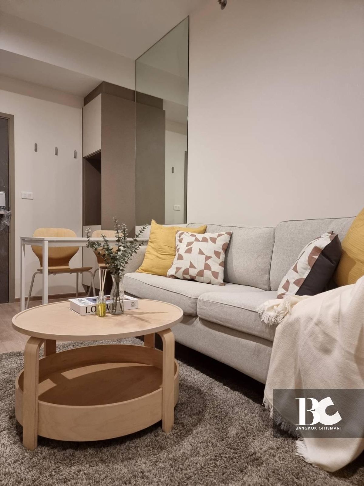 For SaleCondoRama9, Petchburi, RCA : Ideo Rama 9 - Asoke near MRT Rama 9, only 590 R and near important work sources such as Central Rama 9, near many offices. Suitable for monthly investment