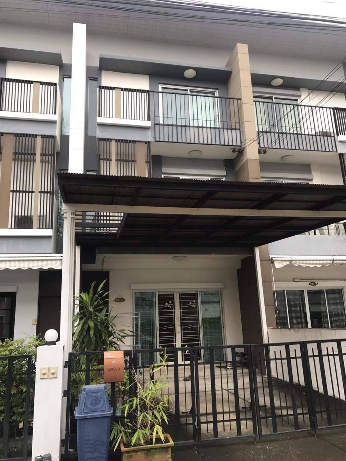 TownhomeNawamin, Ramindra : Cheap for sale !!!/Rental, 3 -story townhome, My Place Village (My Place) Soi Nawamin 72, near the market of Patthawikorn, a lot of good food (sav436)