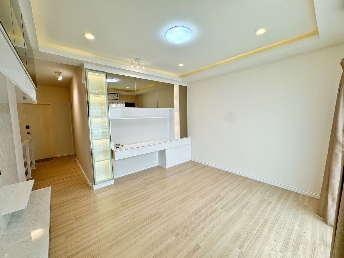 ขายทาวน์โฮมลาดกระบัง สุวรรณภูมิ : บ้านกลางเมือง สวนหลวง / 3 ห้องนอน (ขาย), Baan Klang Muang Suanluang / 3 Bedrooms (FOR SALE) FON064