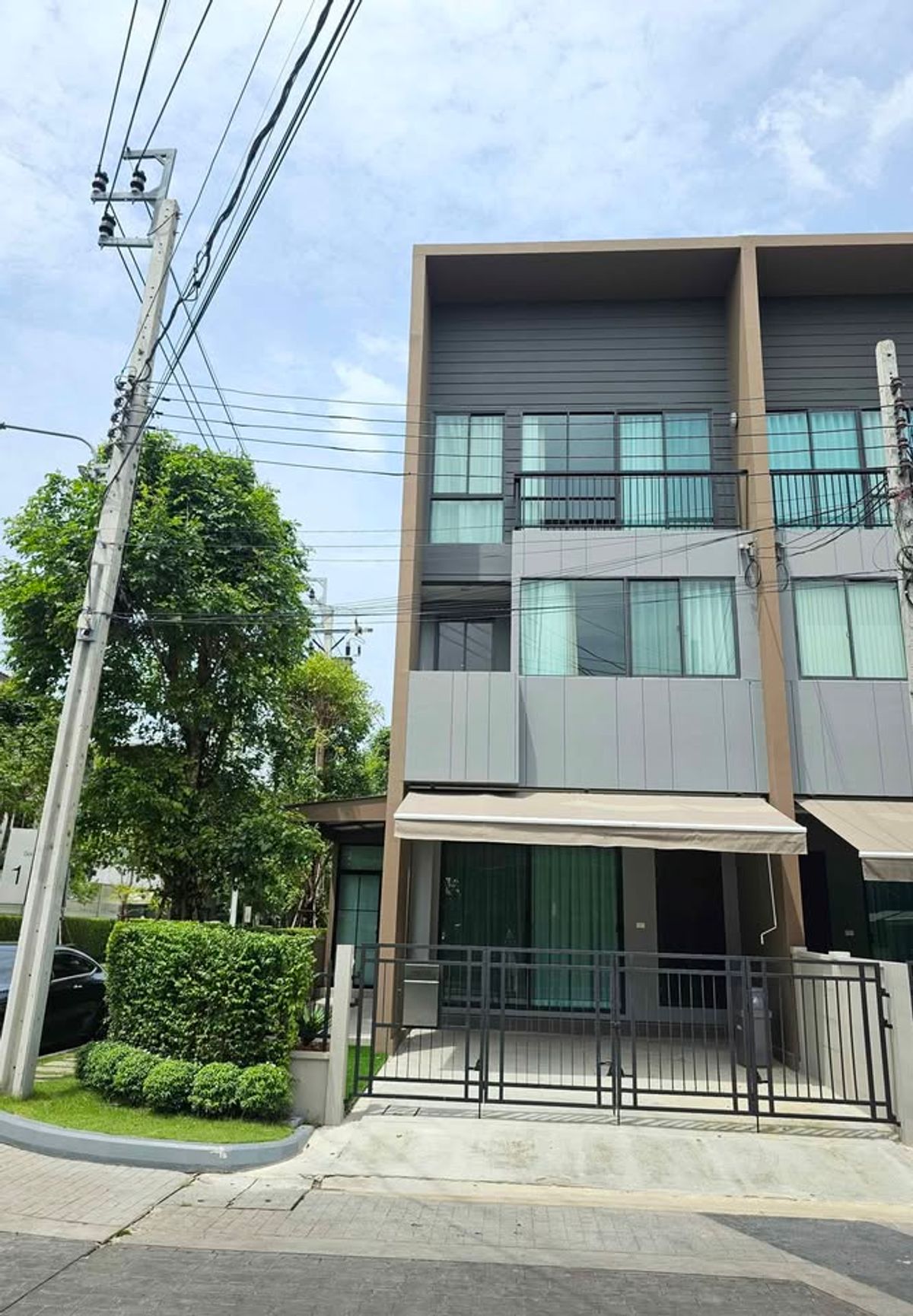 ให้เช่าบ้านลาดกระบัง สุวรรณภูมิ : ให้เช่าฮาวน์โฮม 3 ชั้น โซนพระราม9 - กรุงเทพกรีฑา ใกล้โรงเรียนนานาชาติ ใกล้สุวรรณภูมิ