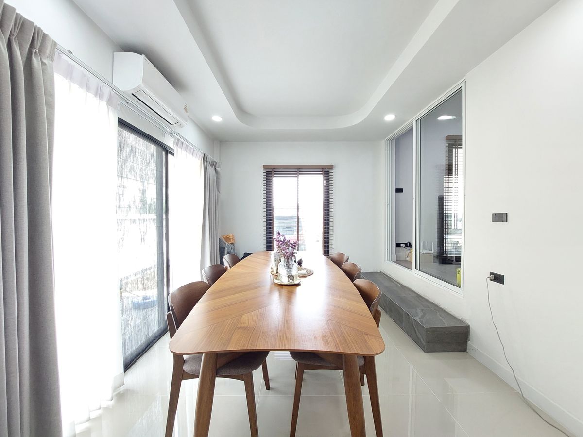 For SaleHouseBangna, Bearing, Lasalle : Large land plot of 200 square wah. With a newly renovated single-storey house, Near Mega Bangna