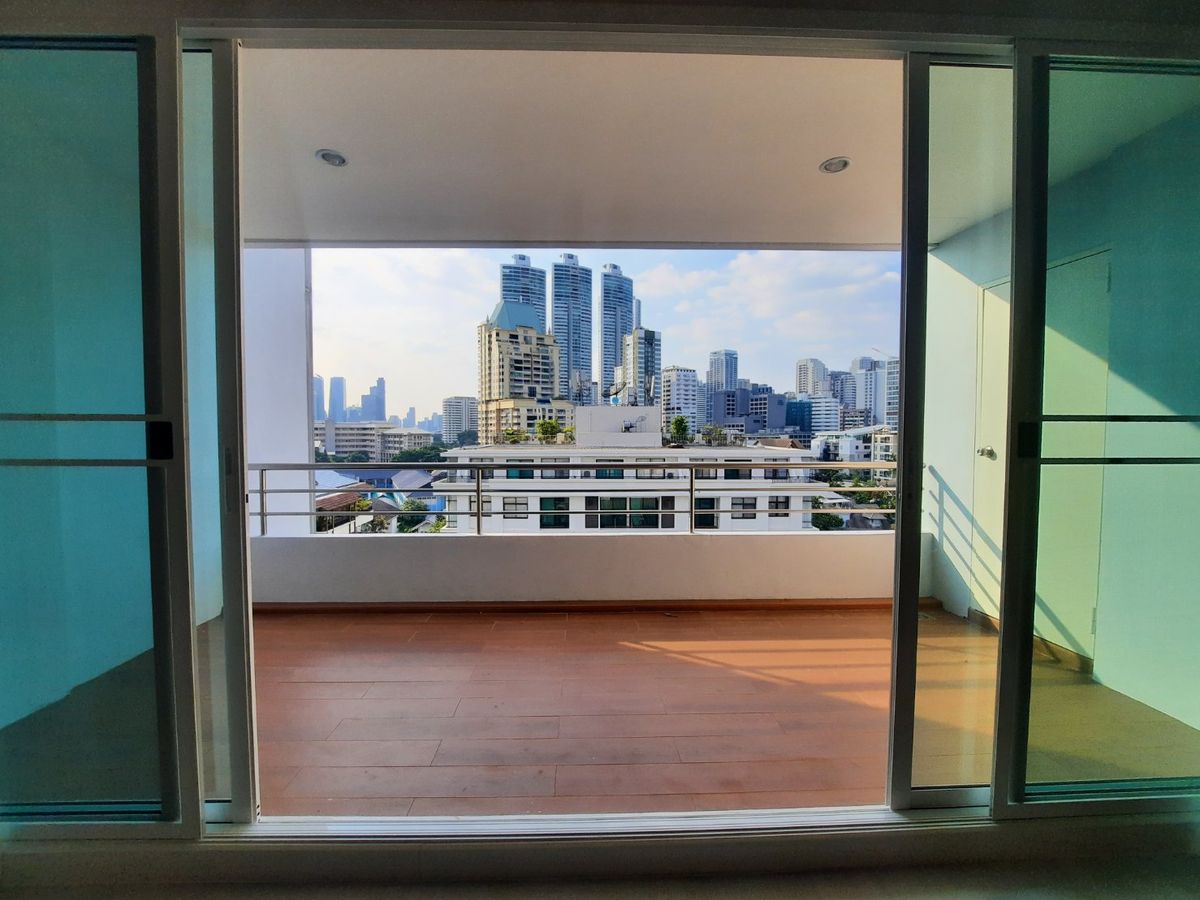 For RentSukhumvit, Asoke, Thonglor : 3 br apartment in phrom phong 150 SQM, new renovated room, luxury, near Bens garden near Emquatier 95,000
