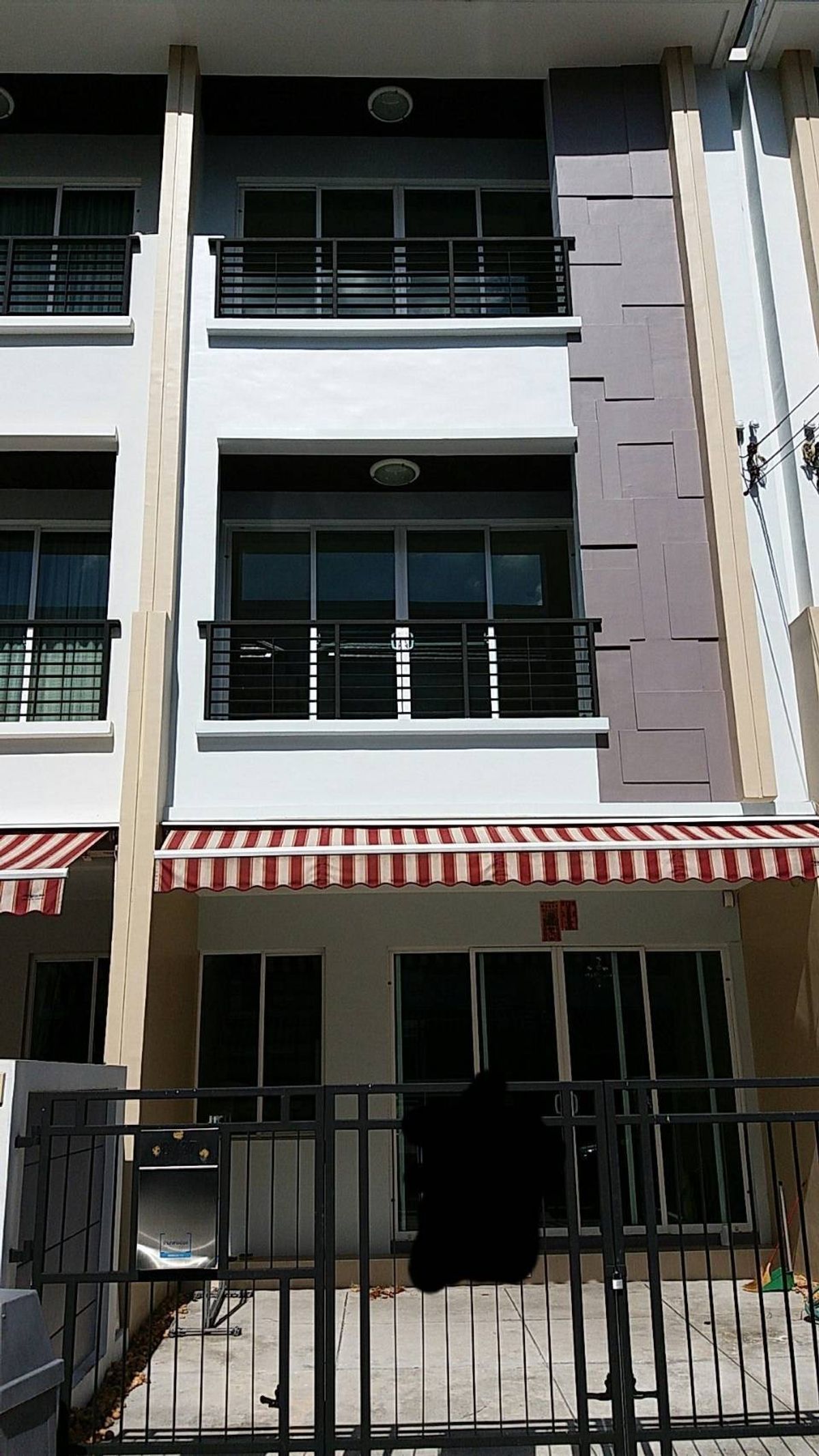 ขายทาวน์โฮมโชคชัย4 ลาดพร้าว71 : บ้านกลางเมือง นาคนิวาส 34 / 3 ห้องนอน (ขายพร้อมผู้เช่า), Baan Klang Muang Nakniwat 34 / 3 Bedrooms (SALE WITH TENANT) RUK924
