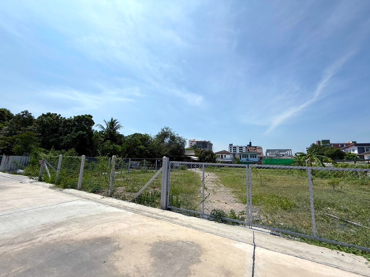 ขายที่ดินอ่อนนุช อุดมสุข : ขายที่ดินแปลงใหญ่เกือบไร่! อ่อนนุช 44 ใกล้รถไฟฟ้าสายสีเหลืองเพียง 450 เมตร ราคาดีเยี่ยม เหมาะลงทุนและสร้างบ้านในเมือง