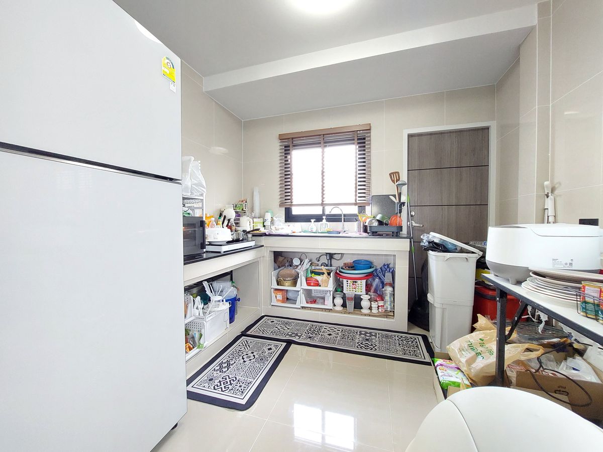 For SaleHouseBangna, Bearing, Lasalle : Large land plot of 200 square wah. With a newly renovated single-storey house, Near Mega Bangna