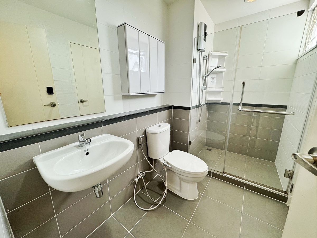 ขายทาวน์โฮมลาดกระบัง สุวรรณภูมิ : บ้านกลางเมือง สวนหลวง / 3 ห้องนอน (ขาย), Baan Klang Muang Suanluang / 3 Bedrooms (FOR SALE) FON064