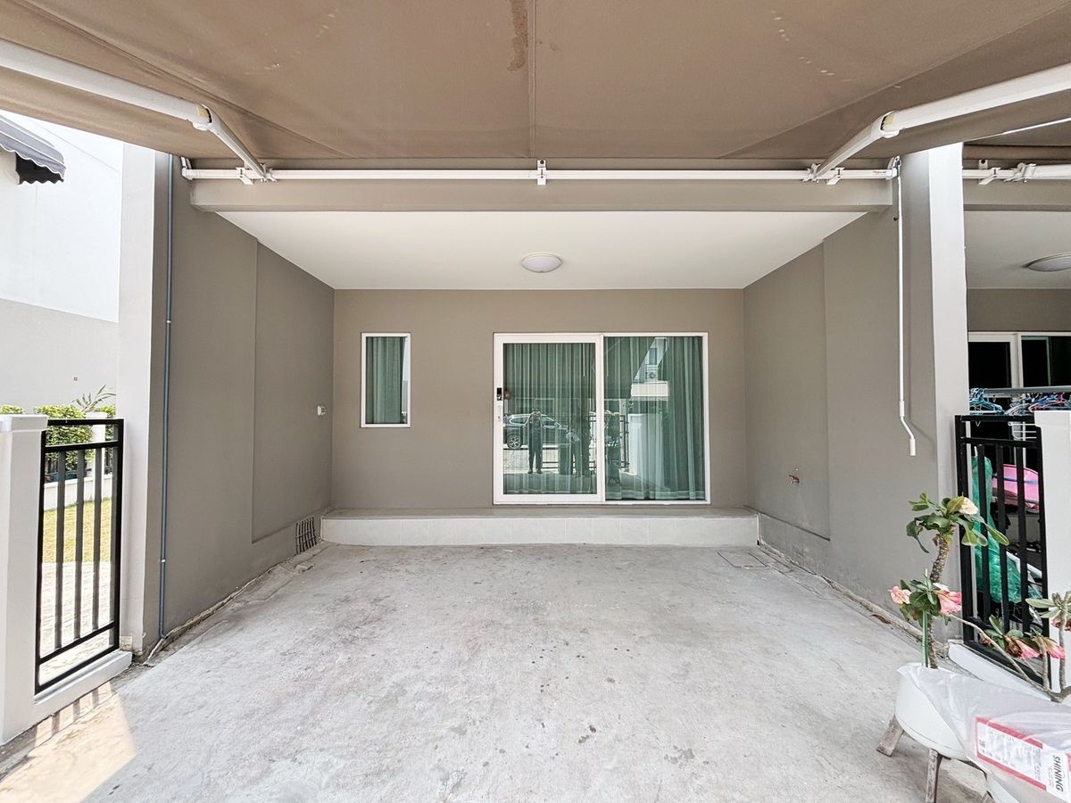 ขายทาวน์โฮมลาดกระบัง สุวรรณภูมิ : บ้านกลางเมือง สวนหลวง / 3 ห้องนอน (ขาย), Baan Klang Muang Suanluang / 3 Bedrooms (FOR SALE) FON064