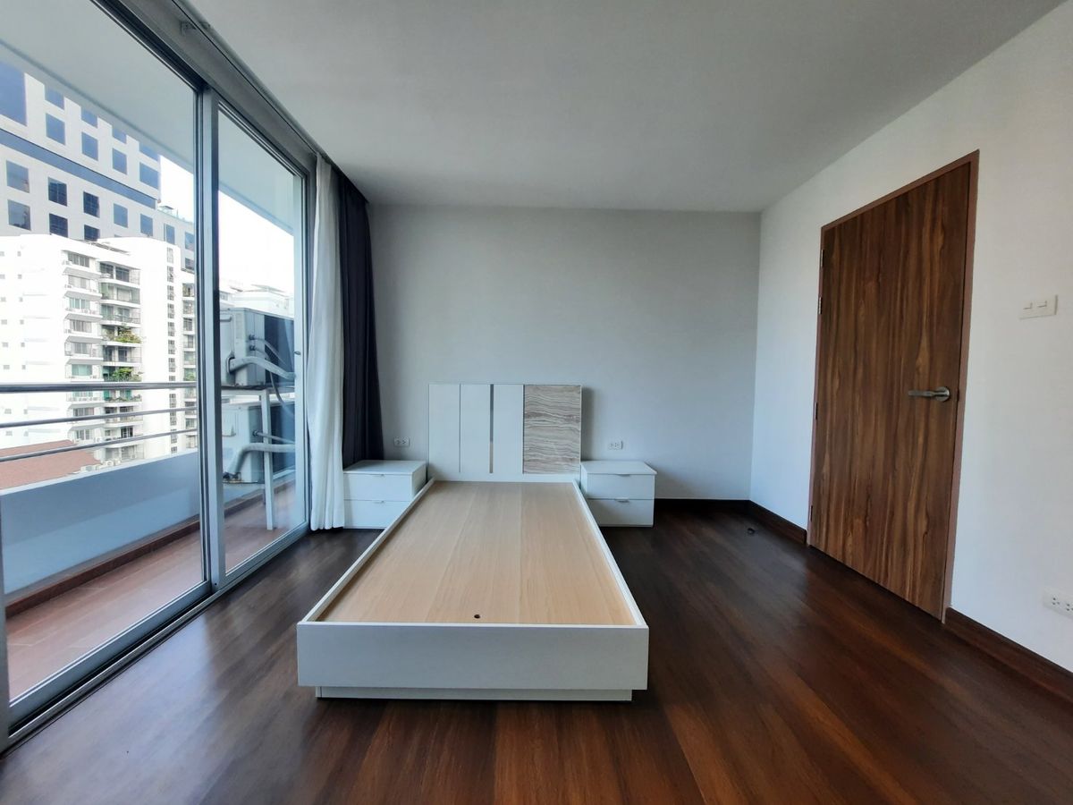 For RentSukhumvit, Asoke, Thonglor : 3 br apartment in phrom phong 150 SQM, new renovated room, luxury, near Bens garden near Emquatier 95,000