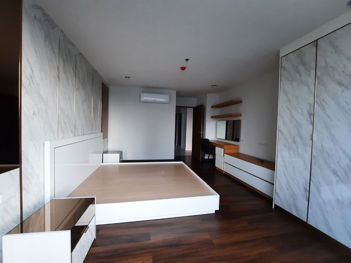For RentSukhumvit, Asoke, Thonglor : 3 br apartment in phrom phong 150 SQM, new renovated room, luxury, near Bens garden near Emquatier 95,000