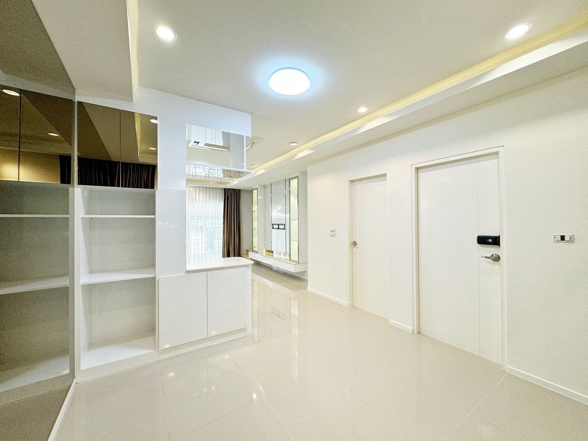 ขายทาวน์โฮมลาดกระบัง สุวรรณภูมิ : บ้านกลางเมือง สวนหลวง / 3 ห้องนอน (ขาย), Baan Klang Muang Suanluang / 3 Bedrooms (FOR SALE) FON064