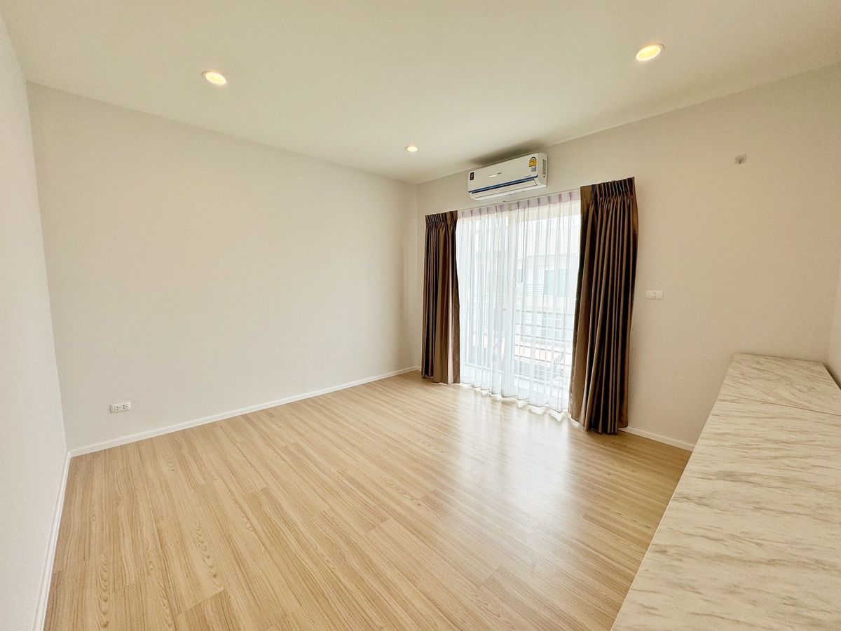 ขายทาวน์โฮมลาดกระบัง สุวรรณภูมิ : บ้านกลางเมือง สวนหลวง / 3 ห้องนอน (ขาย), Baan Klang Muang Suanluang / 3 Bedrooms (FOR SALE) FON064