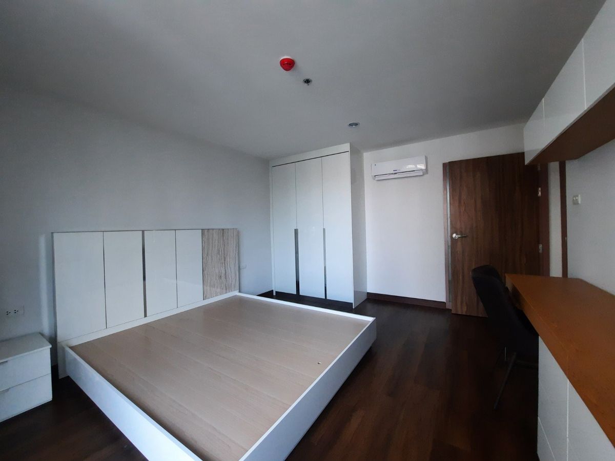 For RentSukhumvit, Asoke, Thonglor : 3 br apartment in phrom phong 150 SQM, new renovated room, luxury, near Bens garden near Emquatier 95,000