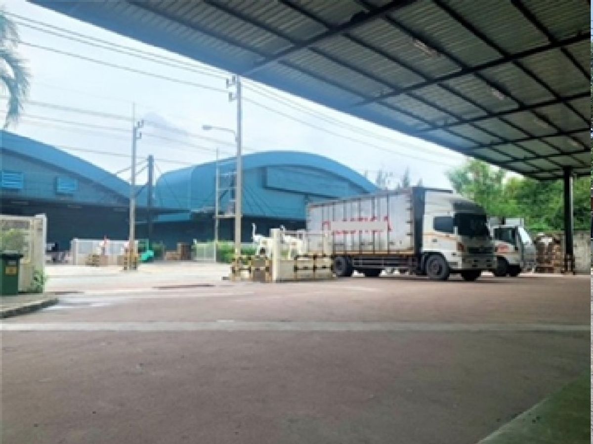 For RentFactorySriracha Laem Chabang Ban Bueng : For RENT Warehouse / Factory in Laem Chabang Industrial Estate, Free Zone, Tax / Near the Port / Purple area, can be done in the factory / 3 rai 3 rai of land, 9,000 square meters of living space / 40 -foot trailer.