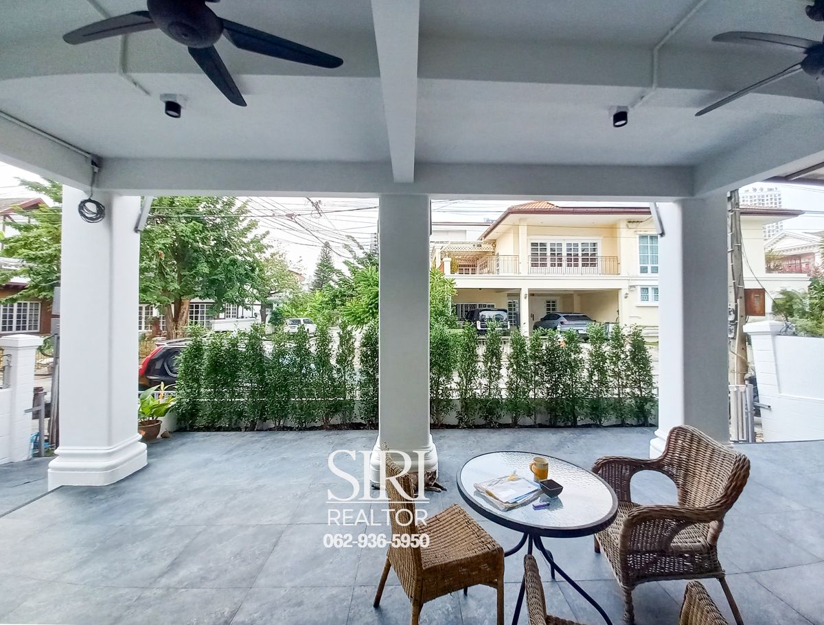For SaleHouseSukhumvit, Asoke, Thonglor : just 400m from BTS On Nut‼️ Corner twin house, newly renovated