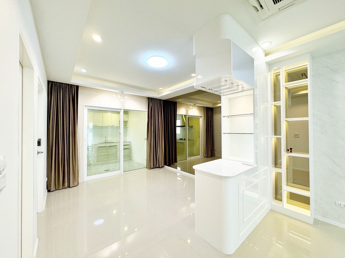 ขายทาวน์โฮมลาดกระบัง สุวรรณภูมิ : บ้านกลางเมือง สวนหลวง / 3 ห้องนอน (ขาย), Baan Klang Muang Suanluang / 3 Bedrooms (FOR SALE) FON064