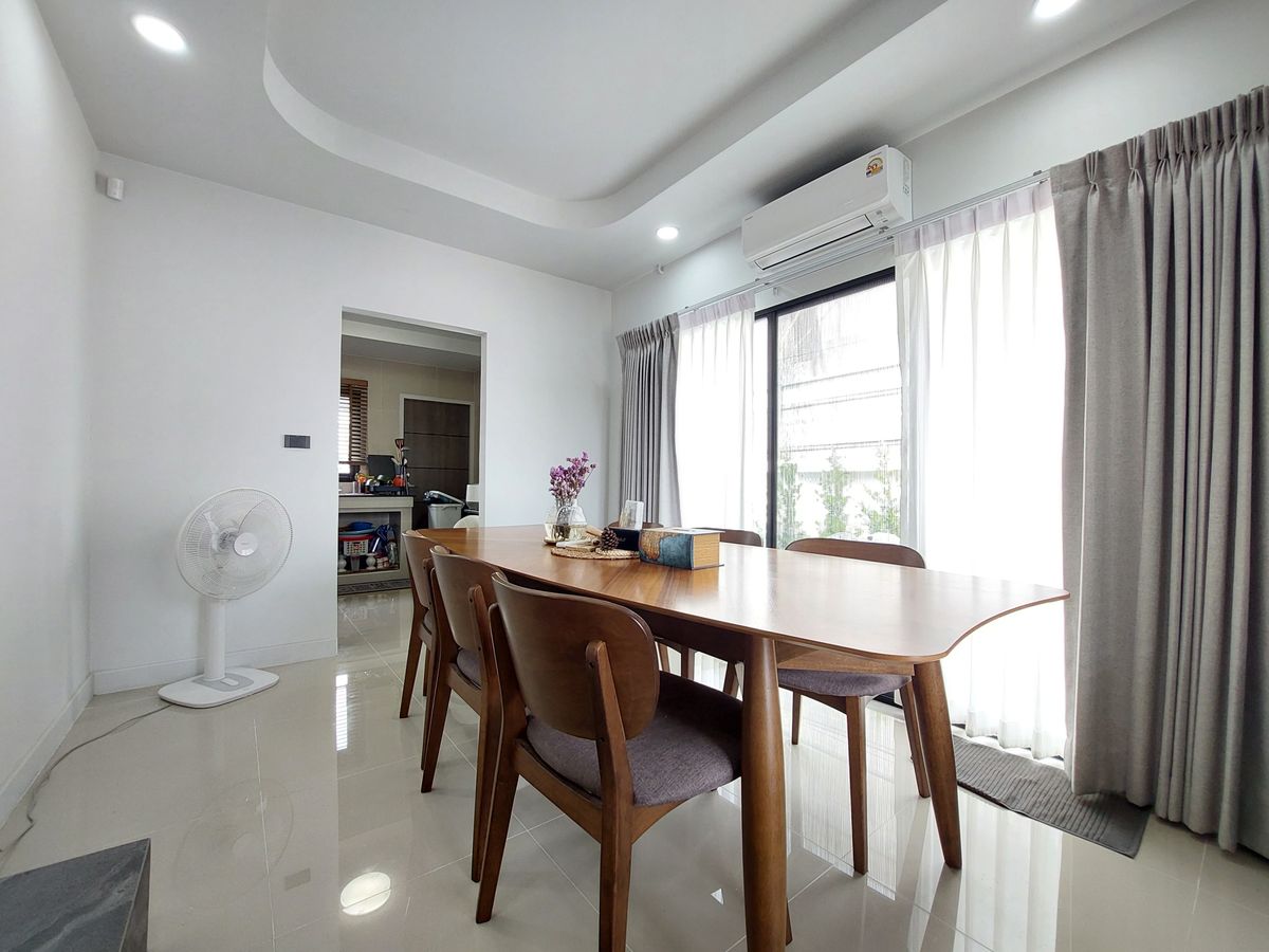 For SaleHouseBangna, Bearing, Lasalle : Large land plot of 200 square wah. With a newly renovated single-storey house, Near Mega Bangna