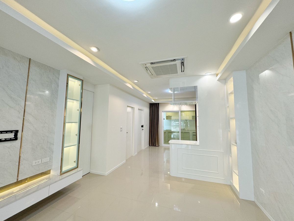 ขายทาวน์โฮมลาดกระบัง สุวรรณภูมิ : บ้านกลางเมือง สวนหลวง / 3 ห้องนอน (ขาย), Baan Klang Muang Suanluang / 3 Bedrooms (FOR SALE) FON064